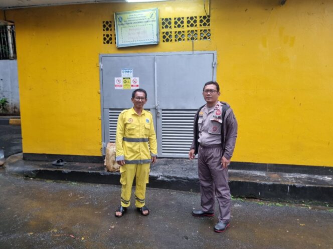 
					Bhabinkamtibmas Karet Tengsin Lakukan Pengecekan Rumah Pompa Dukuh Atas Antisipasi Banjir