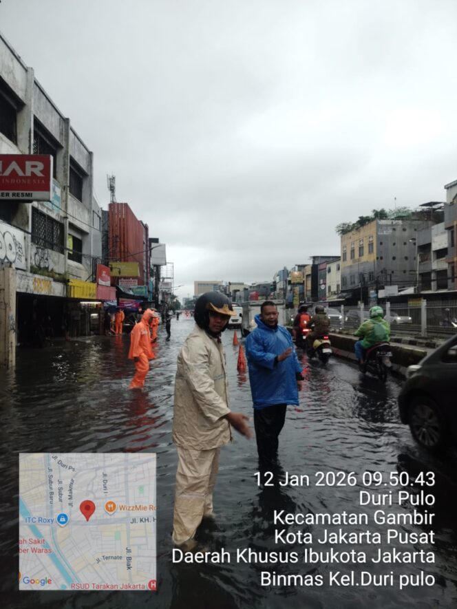 
					Bhabinkamtibmas Duri Pulo Pantau Genangan dan Pohon Tumbang di Jalan Hasyim Ashari