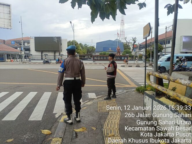 
					Awal Aktipitas Warga” Polsek Sawah Besar Berikan Pelayanan Pagi Di Jalan Raya
