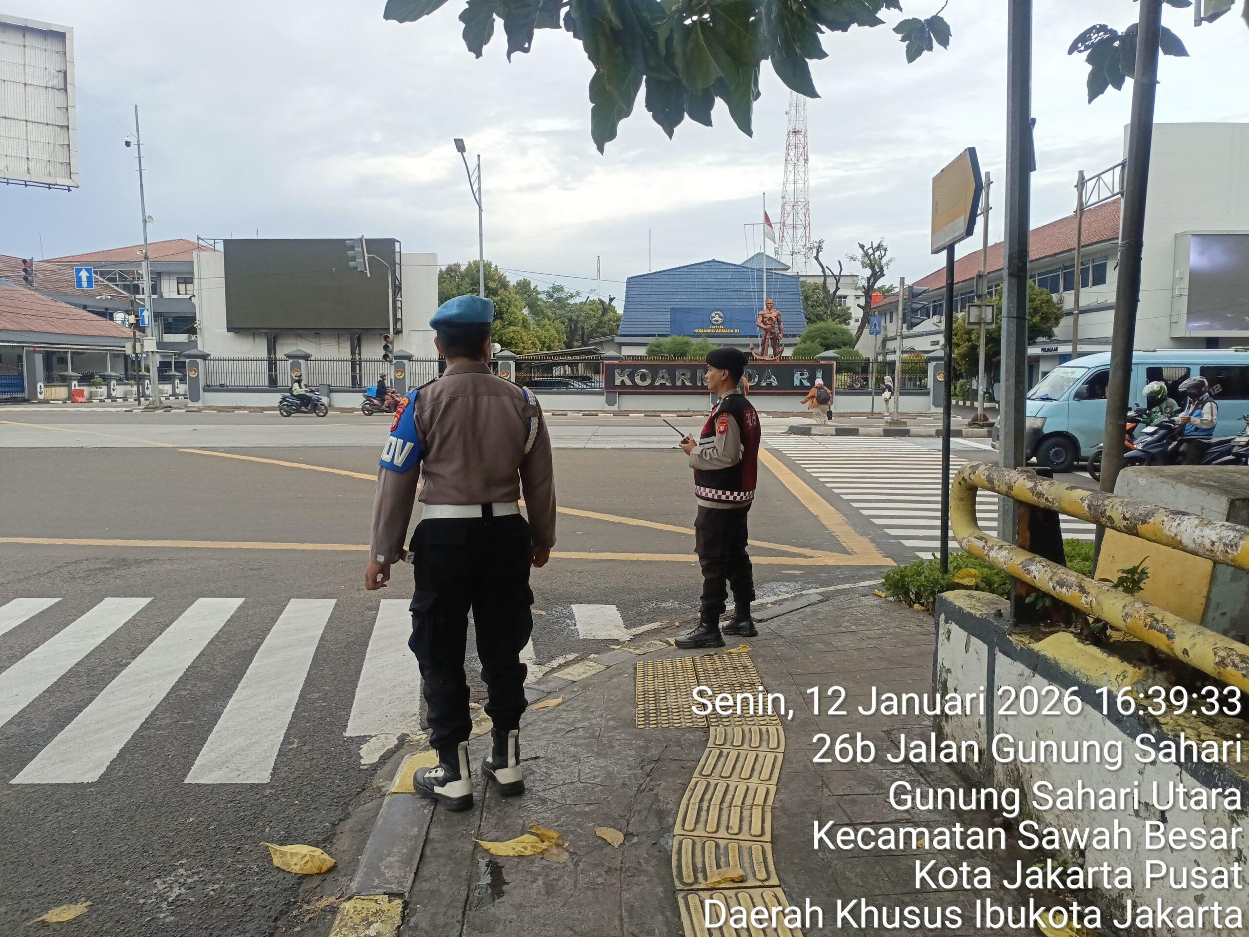 Awal Aktipitas Warga” Polsek Sawah Besar Berikan Pelayanan Pagi Di Jalan Raya