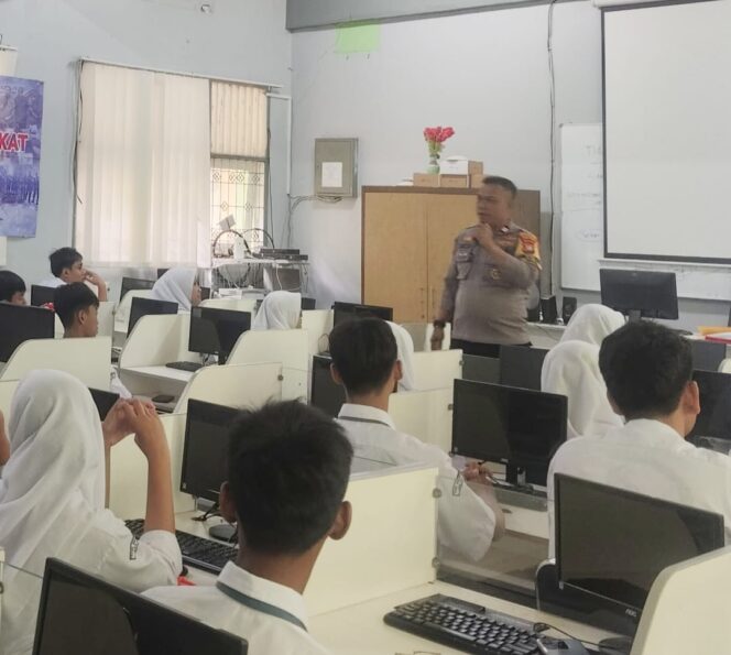 
					Ciptakan Lingkungan Sekolah Aman, Bhabinkamtibmas Bendungan Hilir Sambangi SMKN 19 Jakarta