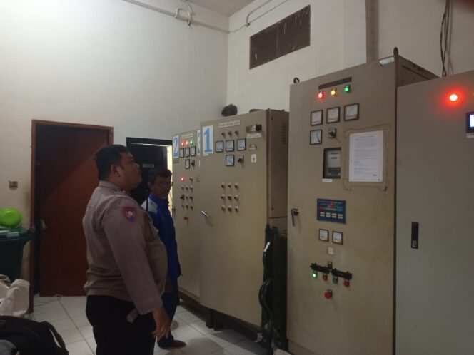 
					Bhabinkamtibmas Petamburan Sambang dan Cek Kesiapan Pompa Air Jati Pinggir II RW 03