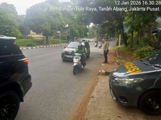 
					Pengaturan Lalu Lintas dan Pemantauan Kamtibmas Sore Hari di TL. Pejompongan