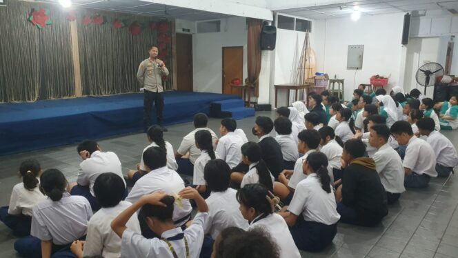 
					Kapolsek Metro Tanah Abang Laksanakan Pembinaan Pelajar di SMA Hati Suci