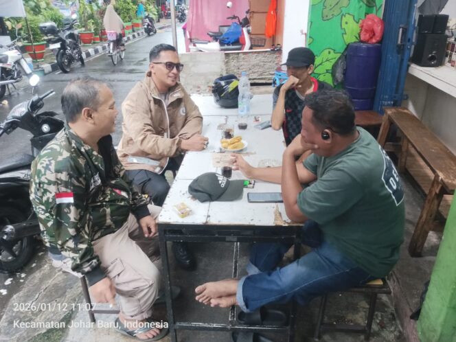 
					Perkuat Cooling System, Bhabinkamtibmas Sambangi Warga RT 06 RW 05 Kampung Rawa