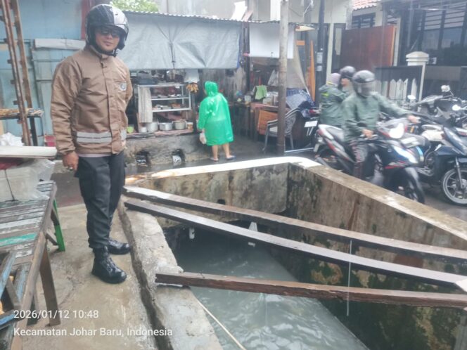 
					Hujan Seharian Guyur Jakarta, Polisi Pastikan Genangan Air di Kampung Rawa Masih Aman