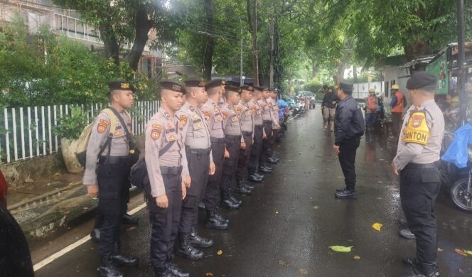 
					Apel Pasukan Polsek Metro Menteng Antisipasi Unjuk Rasa GSBI di YLBHI Diponegoro