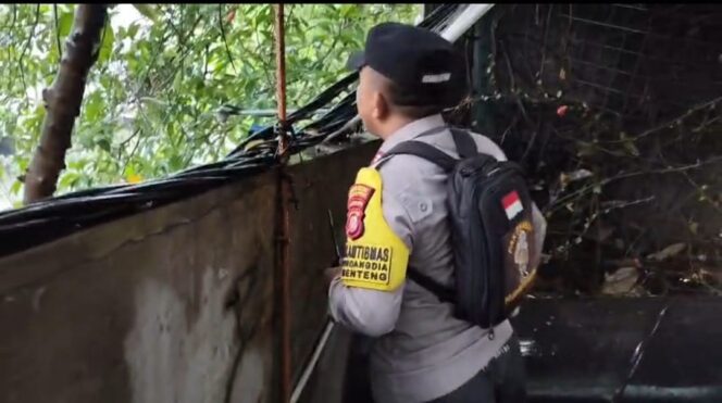 
					Bhabinkamtibmas Gondangdia Cek Pompa Air Thamrin, Pastikan Siap Antisipasi Genangan
