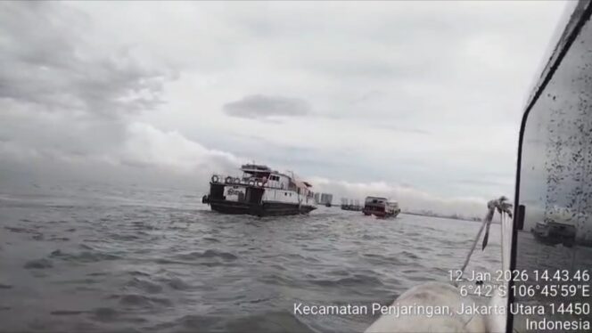 
					Kapal KM BIMA Mati Mesin di Perairan Onrust, Ditpolairud Polda Metro Jaya Evakuasi 17 Penumpang
