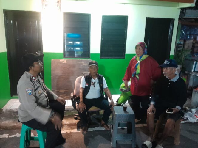 
					Bhabinkamtibmas Gambir Sambangi Satkamling RW 01, Perkuat Sinergi Jaga Keamanan Lingkungan