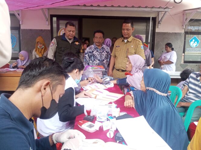 
					Polisi Hadir Dalam Giat” Posyandu Karang Anyar, Sehatkan Warga Jaga Kamtibmas