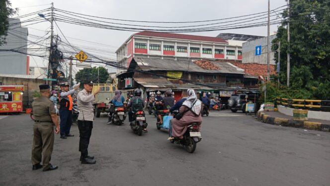 
					Polri Hadir Jaga Ketertiban, Ploting Sore di Bendungan Jago Ciptakan Lalu Lintas Lancar dan Aman