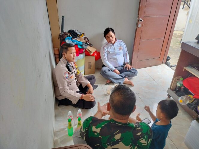 
					Dekat dengan Masyarakat, Bhabinkamtibmas Kebon Kosong Perkuat Sinergi Jaga Kamtibmas