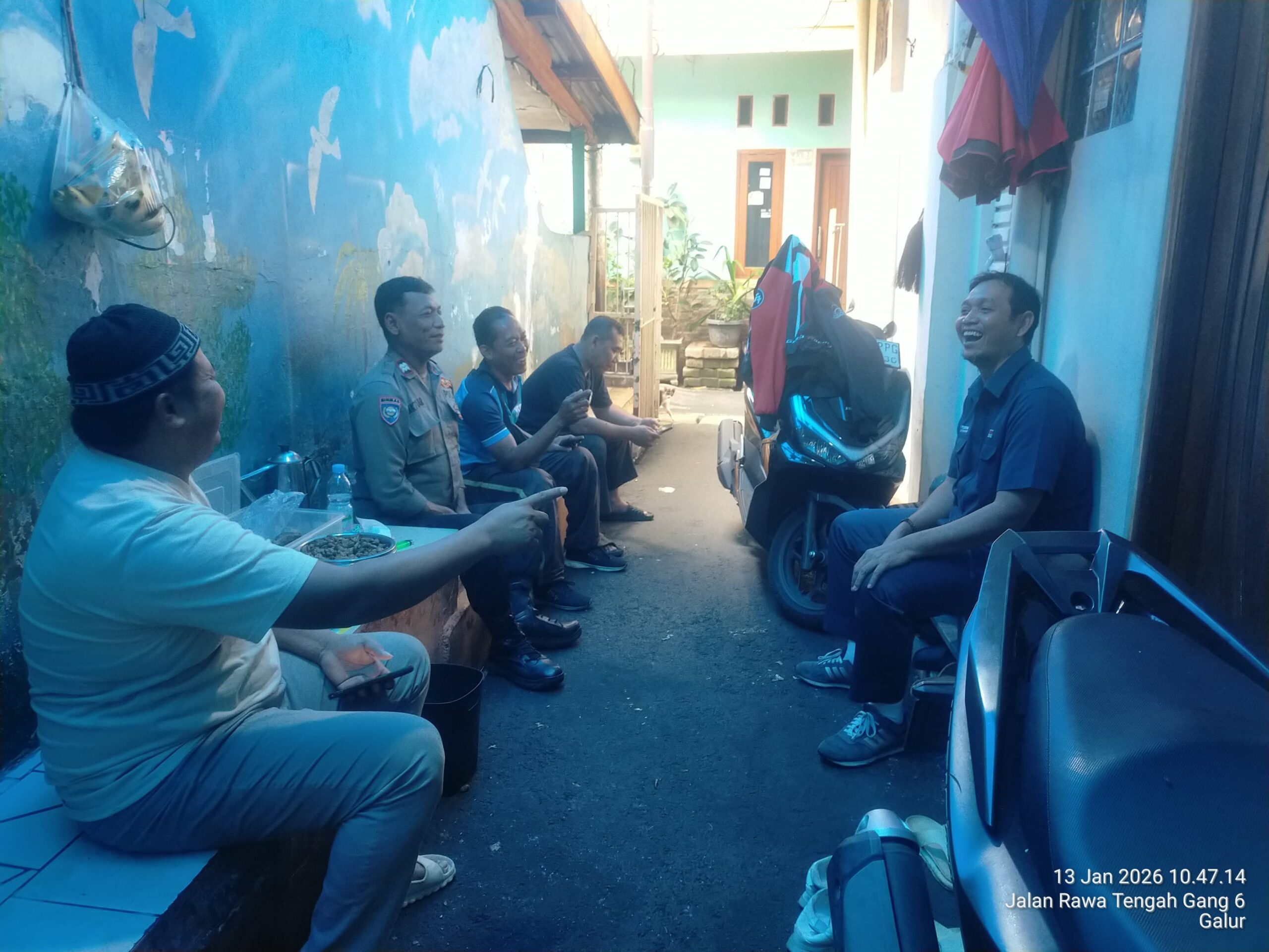 Perkuat Keamanan Lingkungan, Polisi Sambangi Warga RW 05 Galur