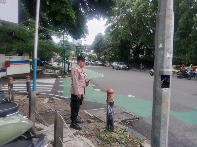 
					Kapolsubsektor Cut Mutia Sigap Urai Kepadatan Sore di Cokroaminoto Menteng