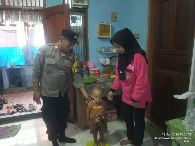 
					Bhabinkamtibmas Dampingi Posyandu RW 05 Galur, Warga Tetap Sehat dan Aman