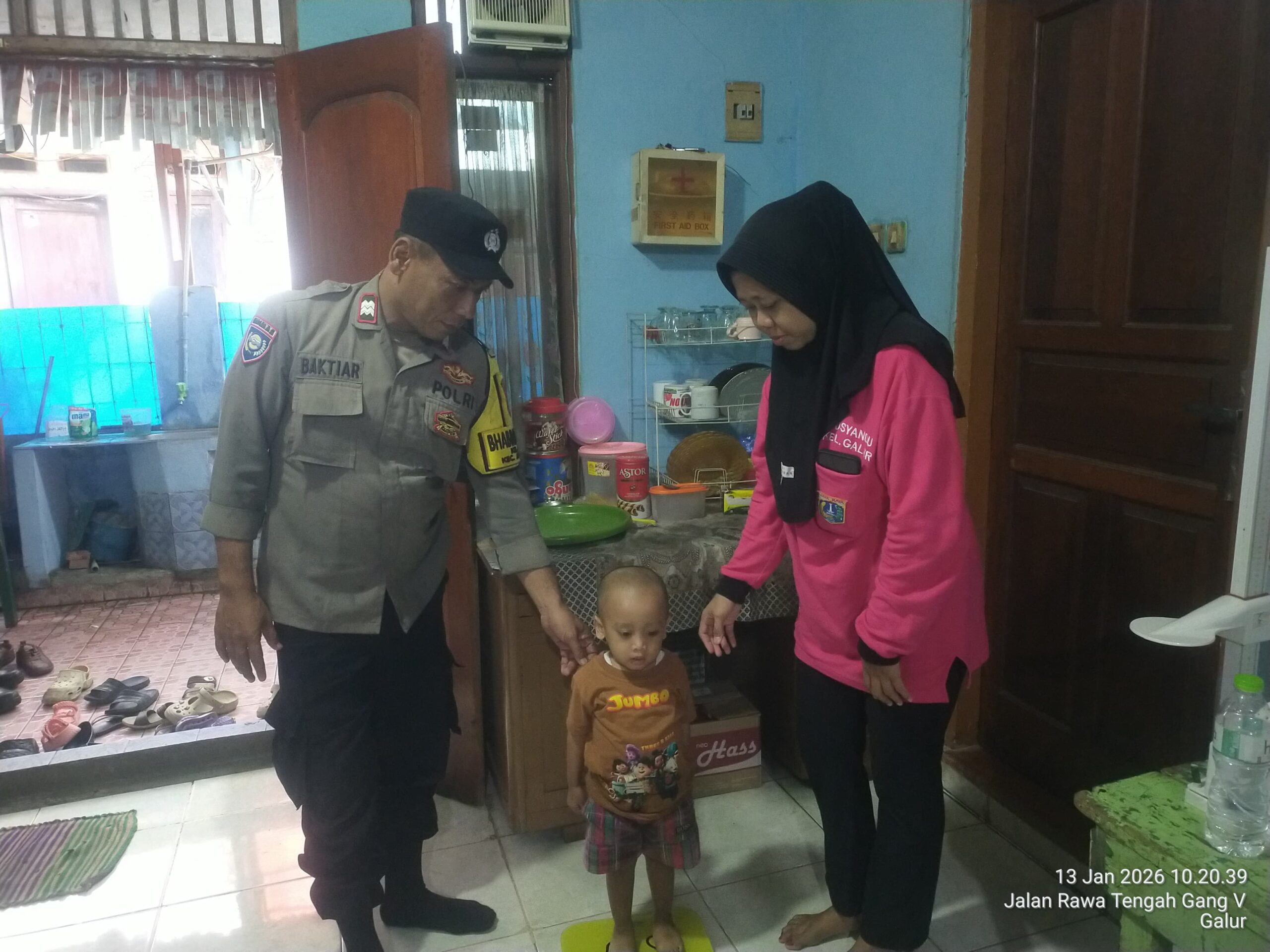 Bhabinkamtibmas Dampingi Posyandu RW 05 Galur, Warga Tetap Sehat dan Aman