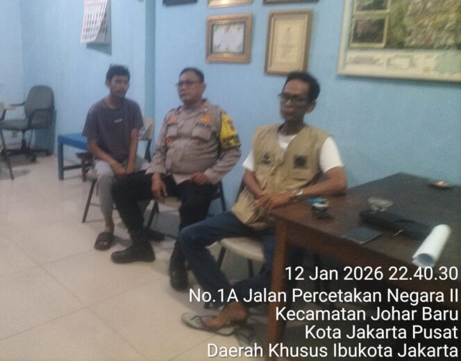 
					Malam Aman Bersama Polisi, Warga RW 06 Johar Baru Terlibat Patroli Dialogis