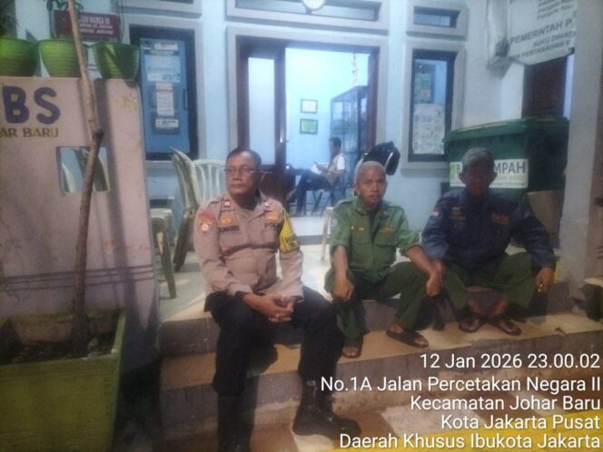 
					Sambang Malam dan Penguatan Pos Kampling, Polisi Awasi Keamanan RW 06 Johar Baru