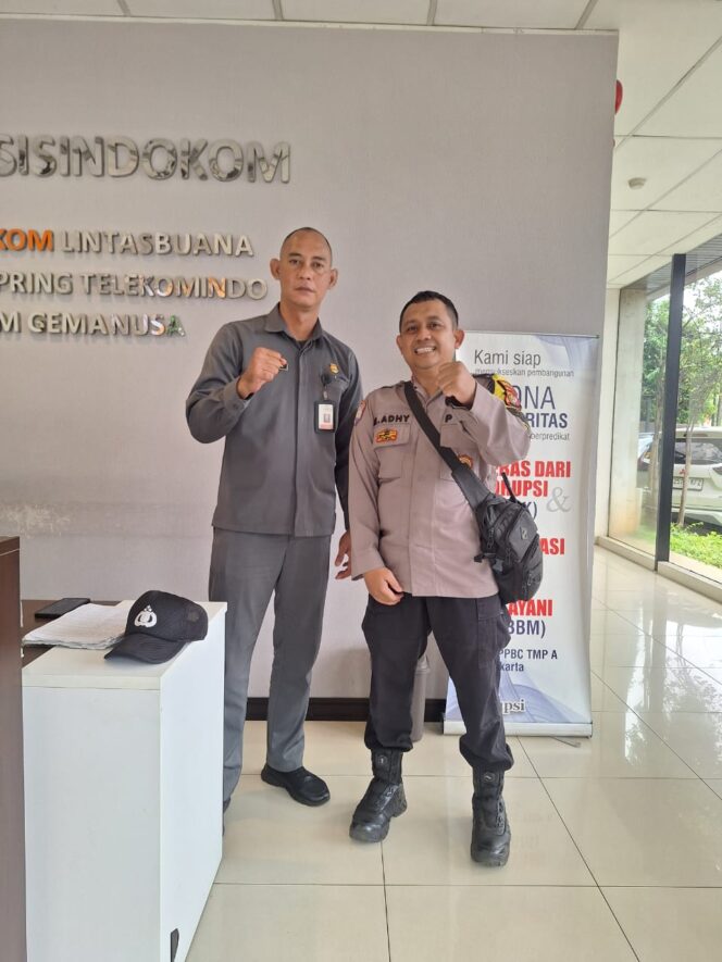 
					Patroli Dialogis Pegangsaan, Bhabinkamtibmas Sambangi Graha Sisindokom