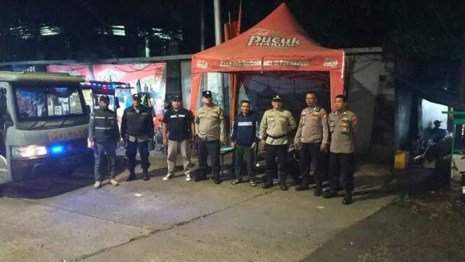 
					Bersama Patroli Tiga Pilar Menteng Perketat Perbatasan Kalipasir Antisipasi Kerawanan Malam Hari