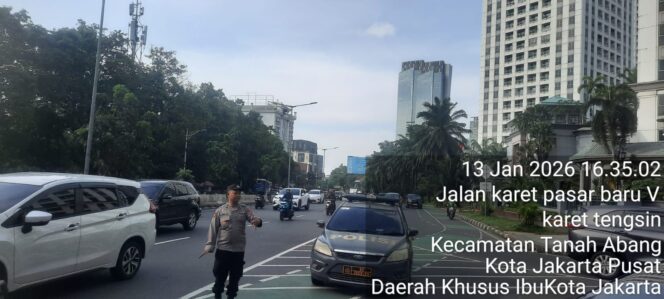 
					Kepadatan Sore Hari, Polsek Metro Tanah Abang Laksanakan Strong Point di TL Karet Pasar Baru Barat V