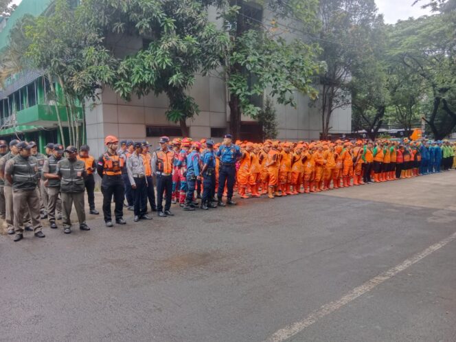 
					Tiga Pilar Kerja Bakti, Wujud Nyata Polri Peduli Lingkungan dan Kamtibmas