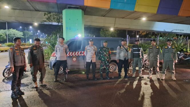 
					Jaga Jakarta, Patroli Tiga Pilar Digelar Hingga Larut Malam, Polsek Kemayoran Antisipasi Tawuran dan Kejahatan Jalanan
