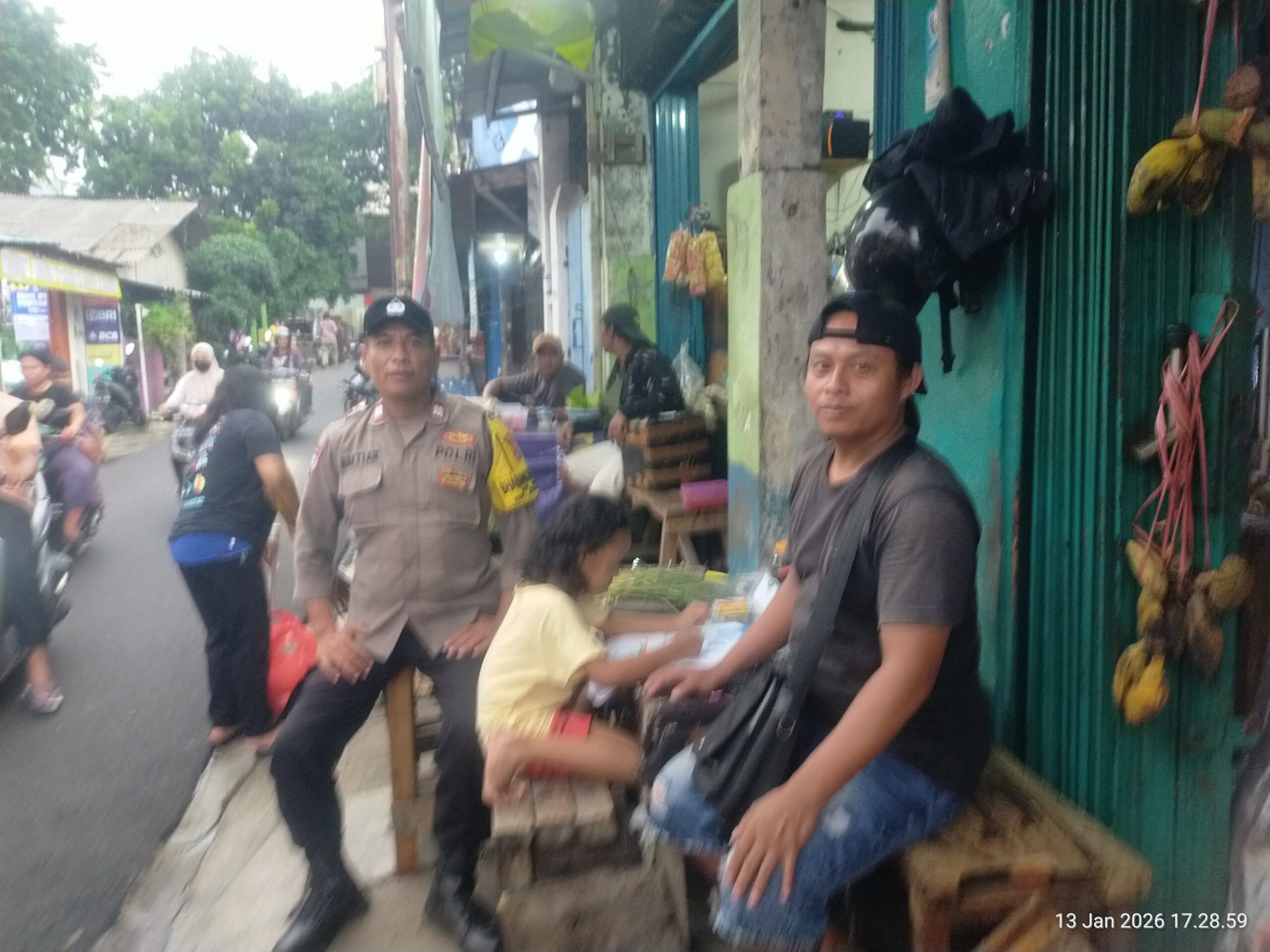 Bhabinkamtibmas Galur Perkuat Cooling System, Sambang Warga RW 01 Johar Baru