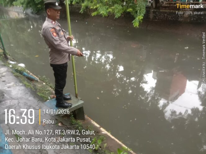
					Antisipasi Dampak Cuaca, Polisi Pantau Genangan Air di Wilayah Galur Johar Baru