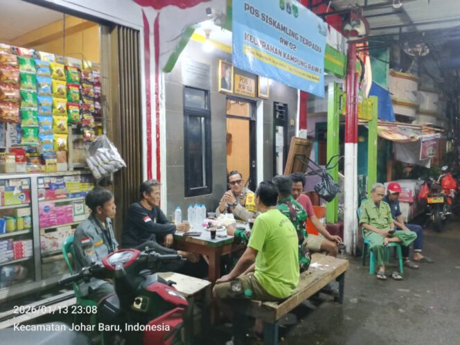
					Soliditas Bhabinkamtibmas dan Babinsa Perkuat Pos Siskamling, Kampung Rawa Dijaga Aman hingga Tengah Malam