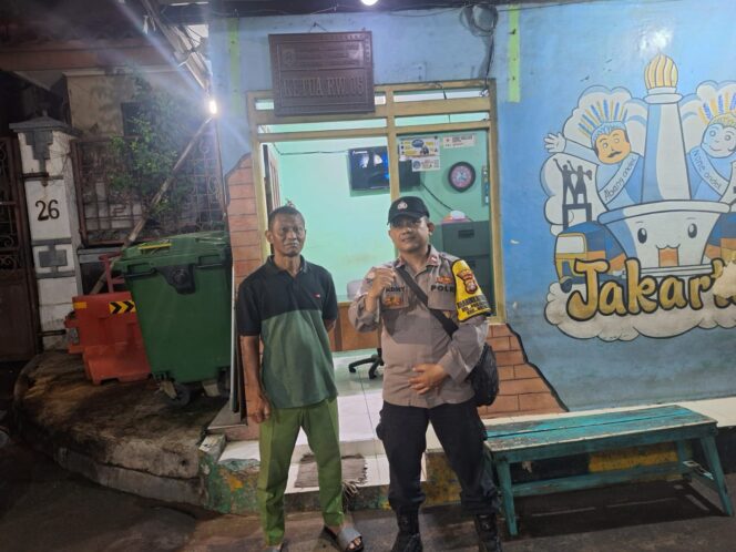 
					Bhabinkamtibmas Pegangsaan Perkuat Sinergi Warga Lewat Patroli Dialogis Cegah Tawuran