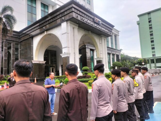 
					Pelayanan Polri Dalam Unjuk Rasa di Kantor OJK Jakpus Berjalan Kondusif