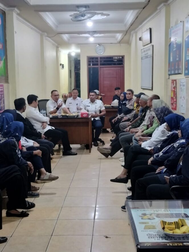 
					Cegah Tawuran dan Banjir, Tiga Pilar Kartini Dan Warga Di Kunjungi Camat Sawah Besar