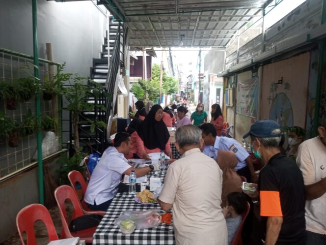 
					Bhabinkamtibmas Pantau Parkir Dadakan Warga” Giat Posyandu Karang Anyar” Warga Sehat Lingkungan Awan