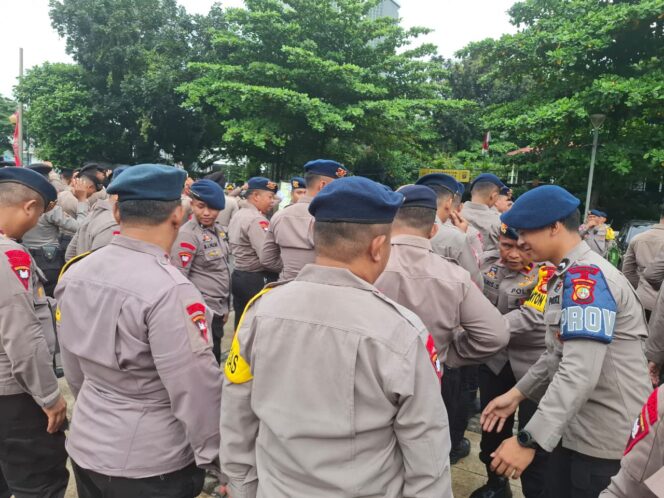 
					998 Personel Gabungan Layani Aksi Unjuk Rasa Ojol di Silang Selatan Monas