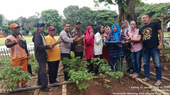 
					Kolaborasi Warga dan Polri, Panen Terong 15 Kg di RPTRA Borobudur Dukung Ketahanan Pangan 2026