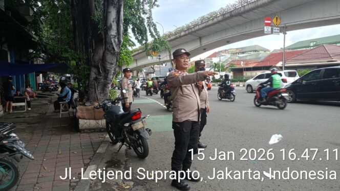 
					Jam Pulang Kerja, Polisi Turun ke Tujuh Titik Simpang Rawan Gatur Lalin Wilayah Johar Baru