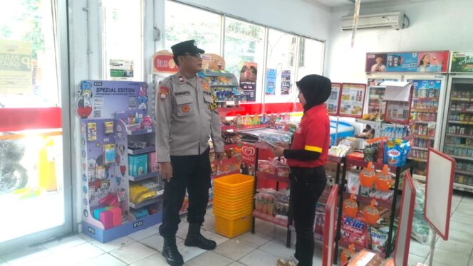 
					Sambangi Minimarket, Polisi Perkuat Pencegahan Kejahatan di Johar Baru