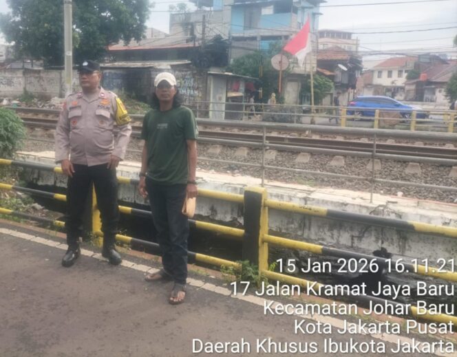 
					Patroli Dialogis di RW 08 Johar Baru, Polisi Ajak Warga Perkuat Keamanan Lingkungan