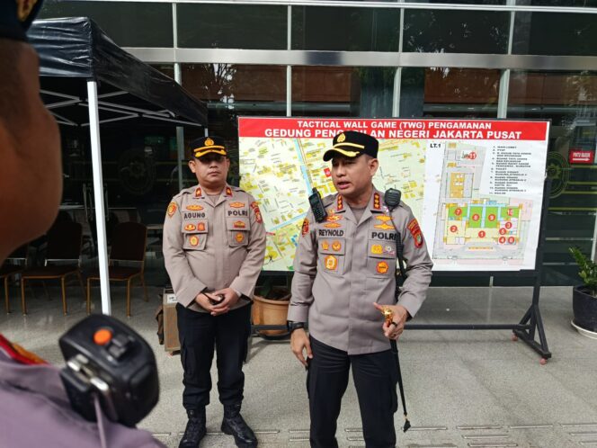 
					Polri Hadir Jamin Keamanan Sidang dan Penyampaian Aspirasi Warga
