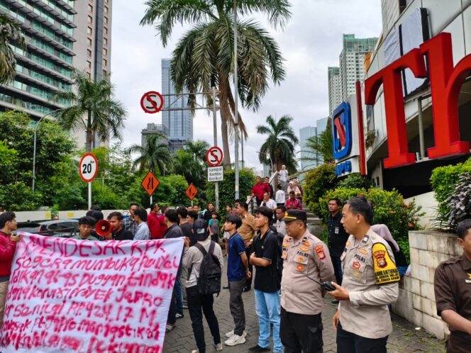 
					Polsek Metro Tanah Abang Laksanakan Pelayanan Aksi Unjuk Rasa di Kantor PT JAKPRO Thamrin City