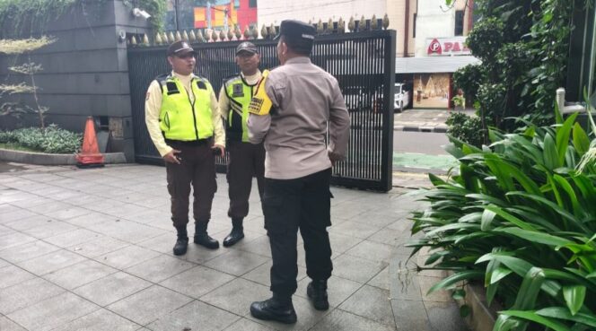 
					Bhabinkamtibmas Gondangdia Sambang Kantor Partai NasDem, Perkuat Patroli dan Sinergi Keamanan