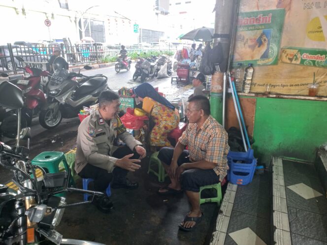 
					Bhabinkamtibmas Kebon Kacang Tingkatkan Harkamtibmas Melalui Sambang Warga Rw 07