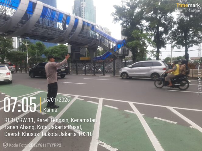 
					Polisi Hadir Pagi Hari, Arus Lalu Lintas di Karet Tengsin Tetap Lancar
