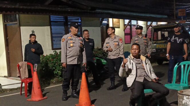 
					Patroli Jalan Kaki Tengah Malam, Tiga Pilar Menteng Sambangi Satkamling Pegangsaan
