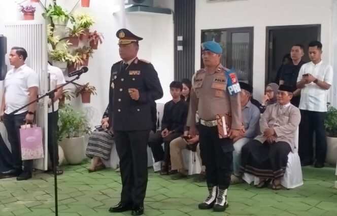 
					Kapolda Jatim Pimpin Upacara Pelepasan Jenazah Brigjen Pol Anumerta Ary Satriyan di Bekasi