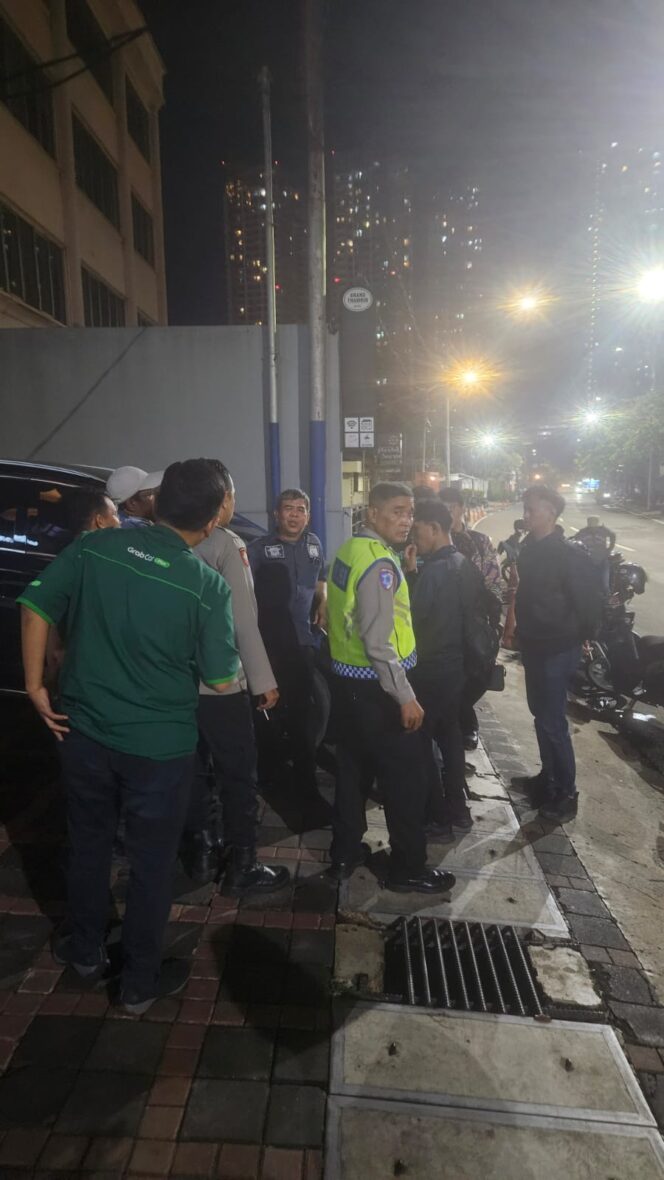 
					Polsek Metro Tanah Abang Tindak Lanjuti Laporan 110 Kecelakaan Lalu Lintas di Kebon Melati