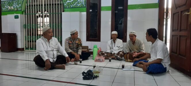 
					Bhabinkamtibmas Sambangi Pengurus Masjid Al-Istiqomah RW 009 Kebon Melati