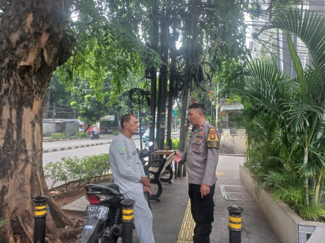 
					Polisi Laksanakan Sambang dan Patroli di Pangkalan Ojek Kebon Kacang